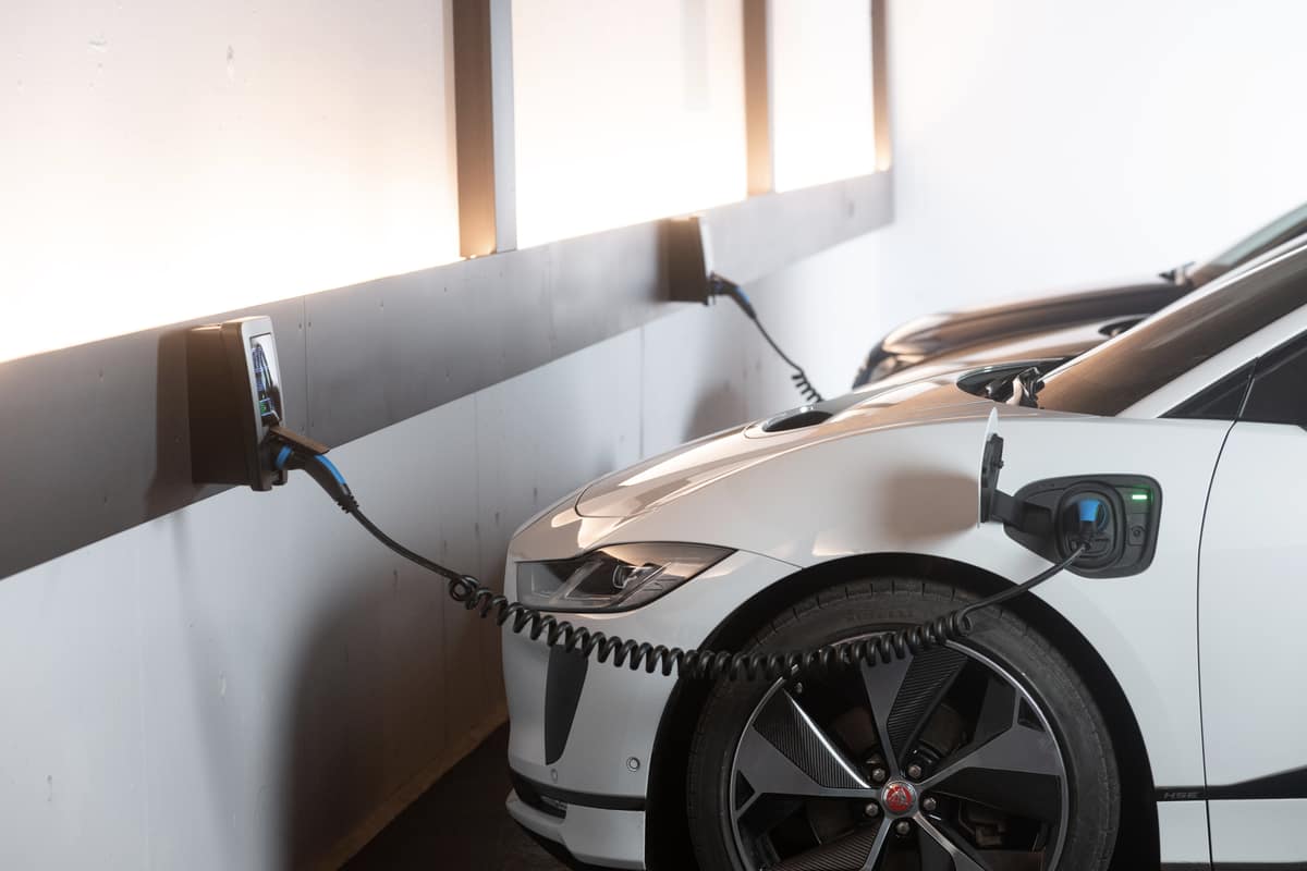 A smart charging meter displaying the energy delivered to a vehicle